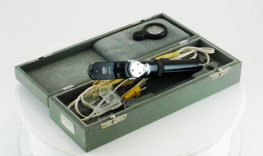 Handophthalmoskop / Augenspiegel Carl Zeiss 110 mit orig. Box & Zubehör, gebraucht, guter Zustand, Artikelnummer: 000642