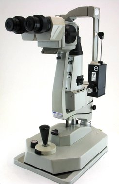 Slit lamp Rodenstock RO 2000SE with electrical high adjustment and Haag-Streit tonometer, pre-owned, Item No.: 014523